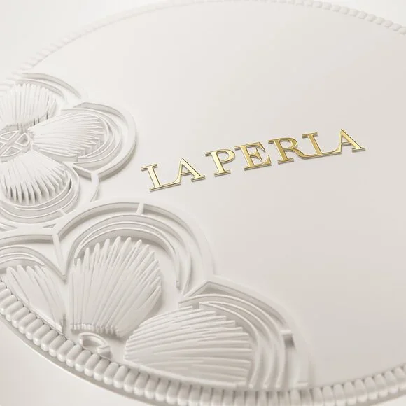 La Perla Energizing Body Scrub - RARE FIND
